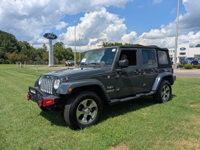 Used 2017 Jeep Wrangler Unlimited Sahara w/ Connectivity Group AWD/4WD image 3