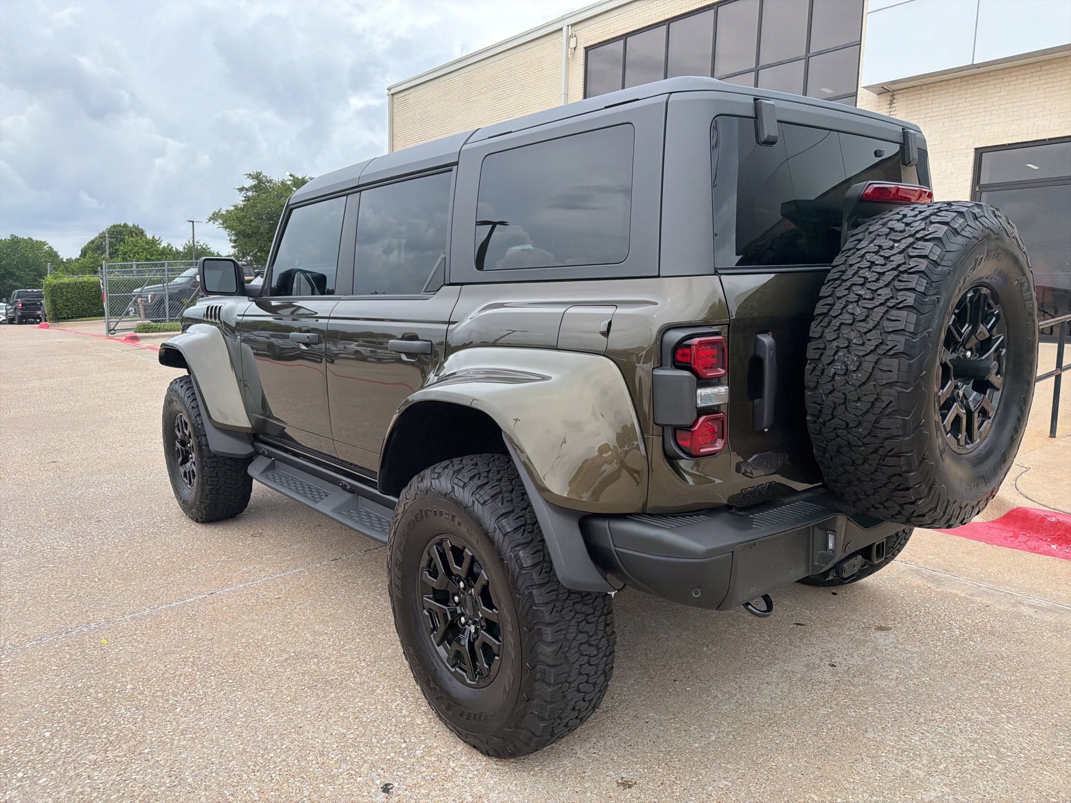 Certified 2025 Ford Bronco Raptor w/ Interior Carbon Fiber Pack AWD/4WD image 6