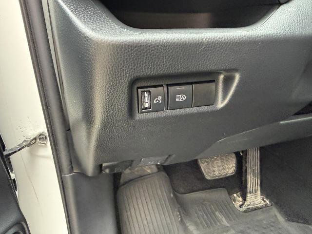 Used 2021 Toyota RAV4 LE image 15