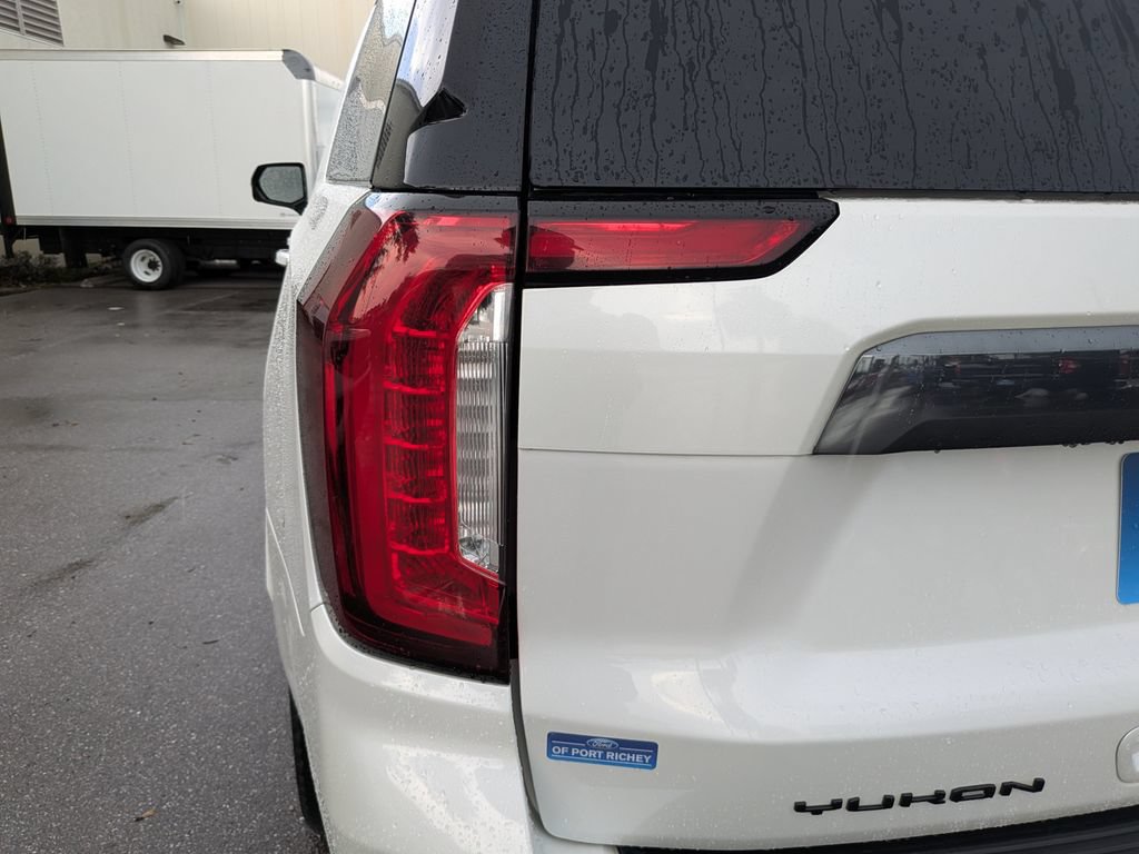 Used 2023 GMC Yukon XL Denali Ultimate AWD/4WD image 12