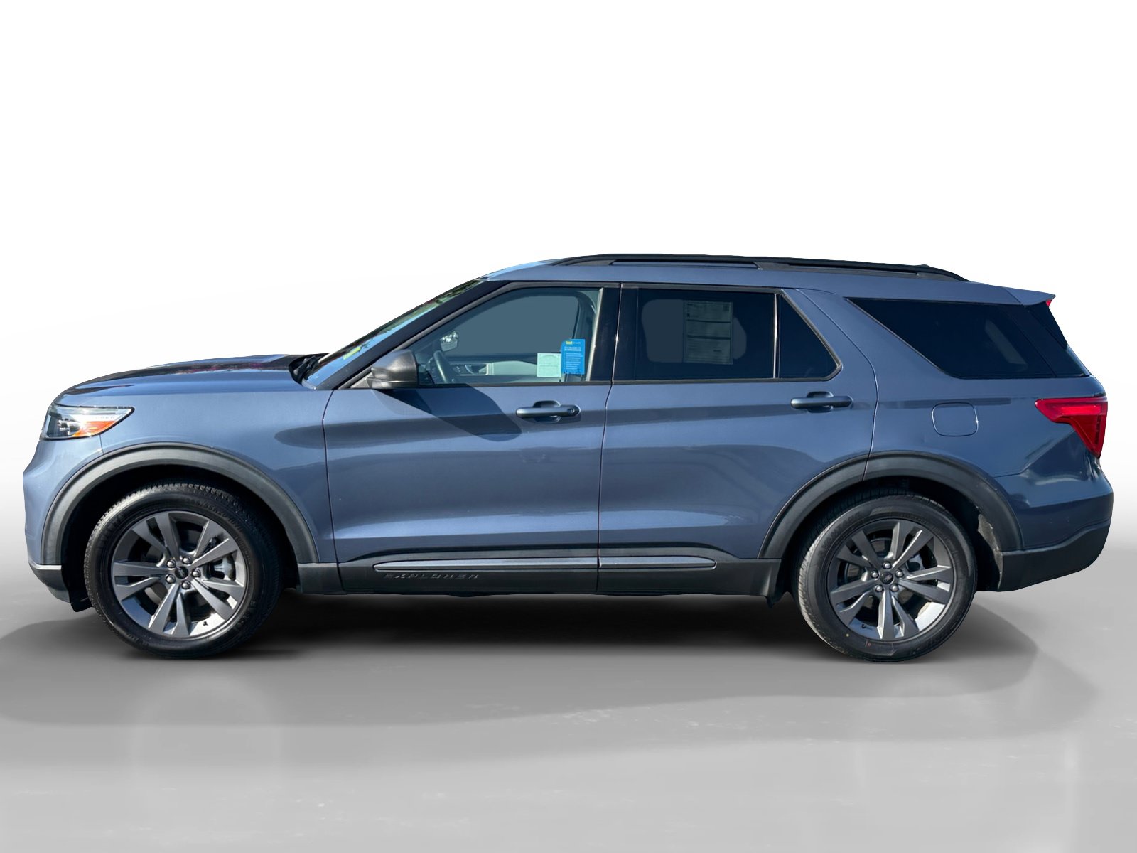 Certified 2021 Ford Explorer XLT w/ Equipment Group 202A RWD image 2