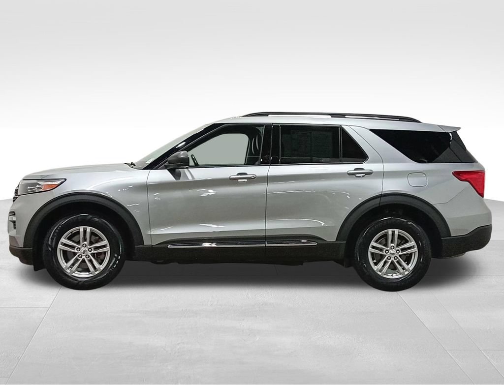 Certified 2023 Ford Explorer XLT w/ Equipment Group 202A AWD/4WD image 8