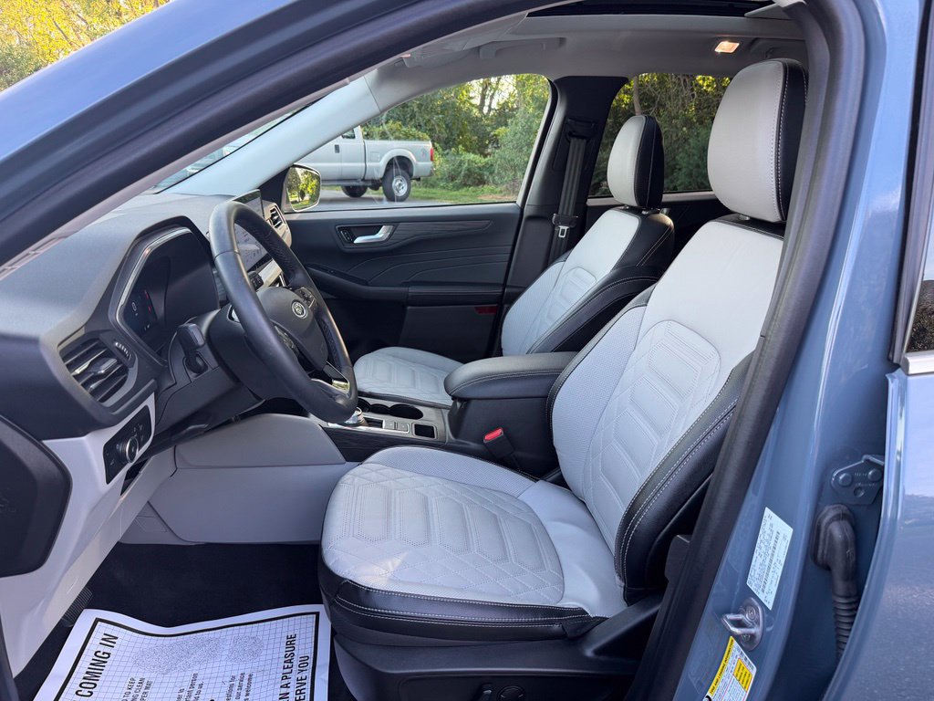 Certified 2023 Ford Escape Platinum w/ Premium Technology Package AWD/4WD image 12