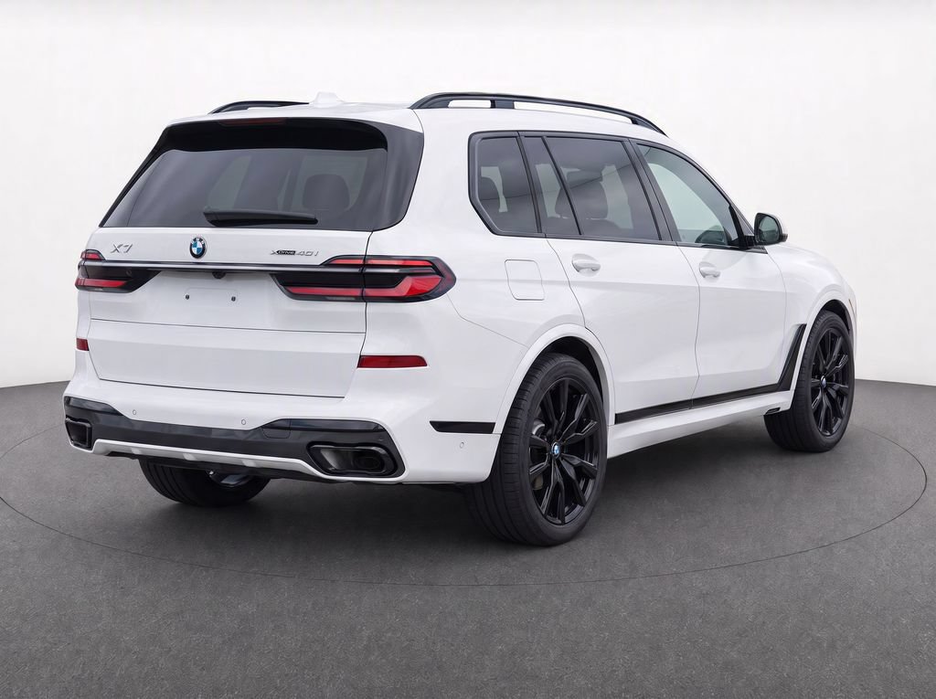 Used 2025 BMW X7 xDrive40i w/ M Sport Package AWD/4WD image 5