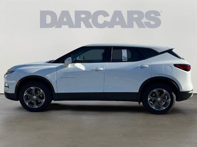 Used 2023 Chevrolet Blazer LT image 2