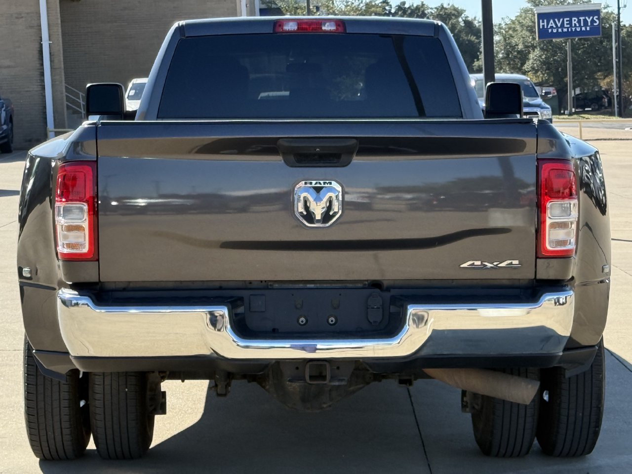 Used 2024 RAM 3500 Tradesman w/ Chrome Appearance Group AWD/4WD image 6