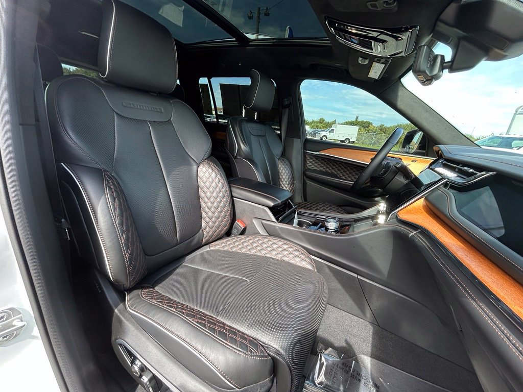 Used 2023 Jeep Grand Cherokee L Summit AWD/4WD image 28