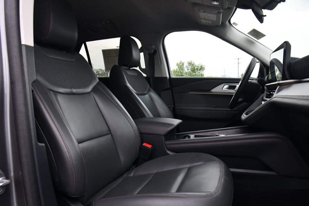 Certified 2025 Ford Explorer Active w/ Active Comfort Package AWD/4WD image 15