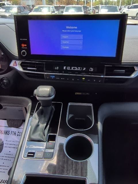 Used 2025 Toyota Sienna Platinum FWD image 23