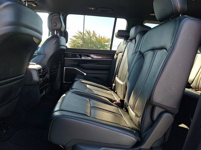 Used 2023 Jeep Wagoneer 4WD image 11