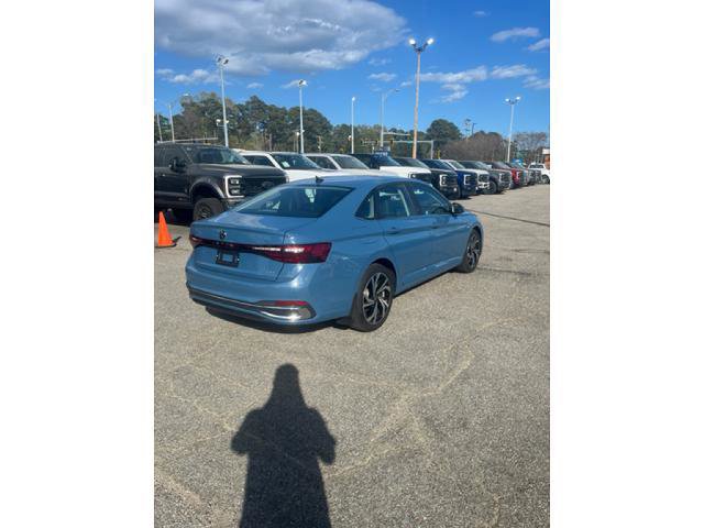 Used 2025 Volkswagen Jetta SEL image 5
