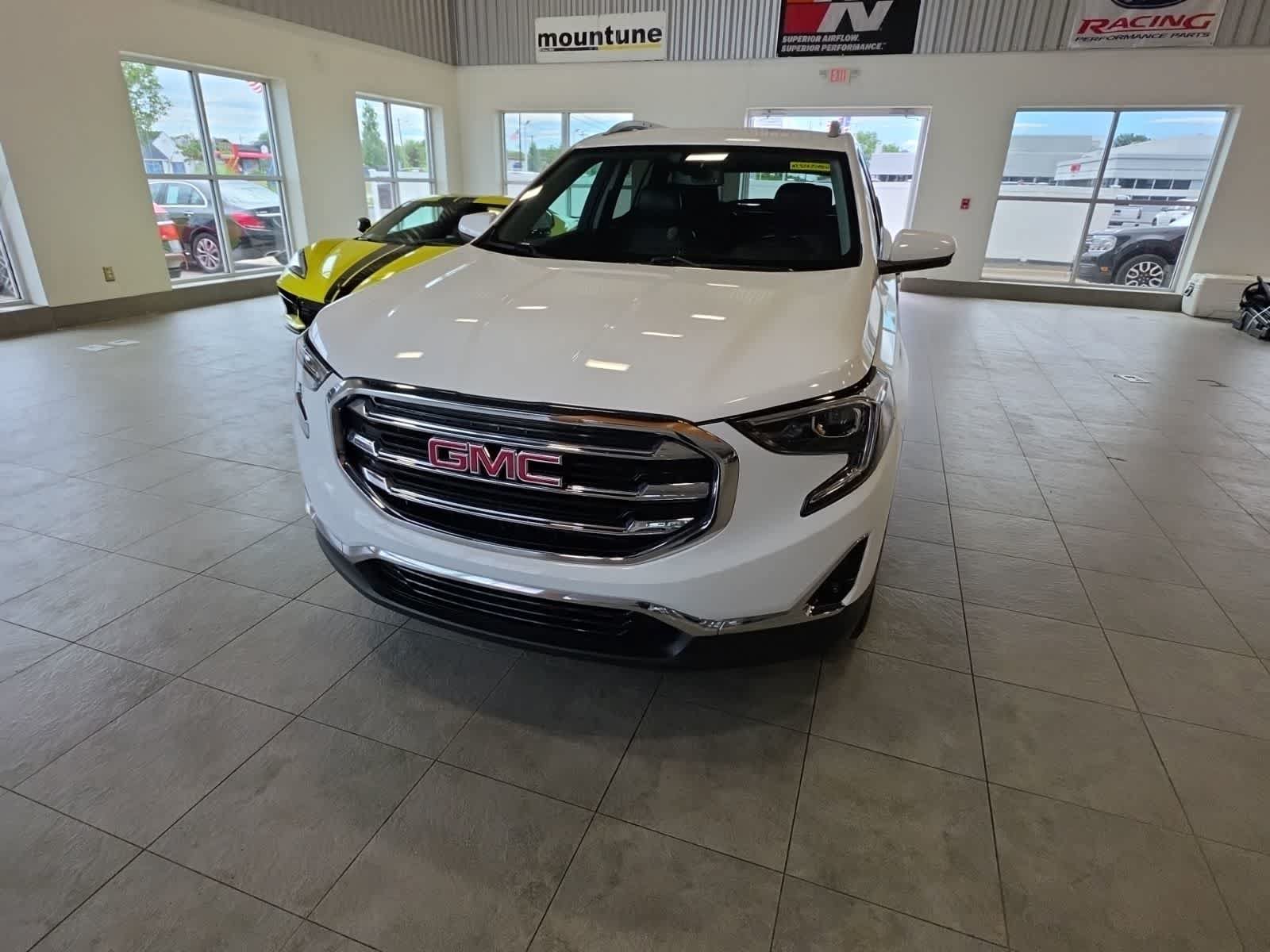 Used 2019 GMC Terrain SLT w/ Preferred Package AWD/4WD image 2