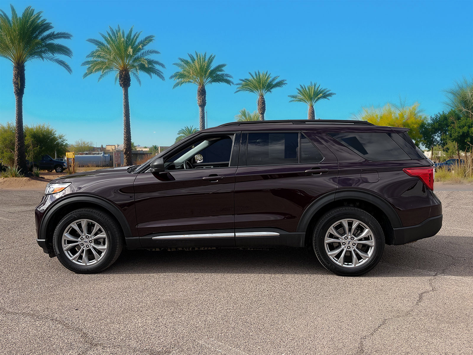 Certified 2023 Ford Explorer XLT w/ Equipment Group 202A AWD/4WD image 2