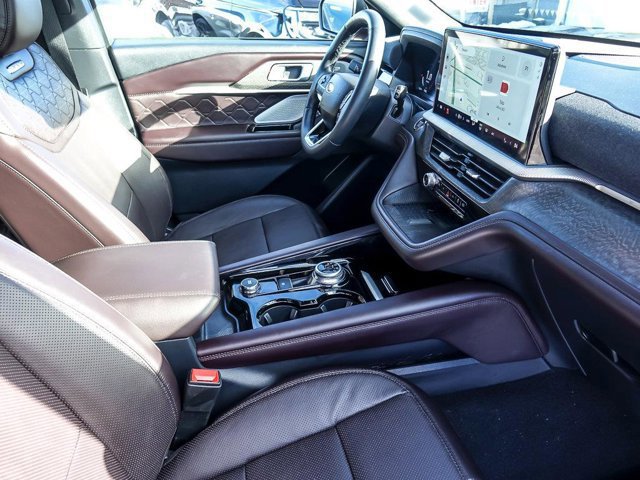 Certified 2025 Ford Explorer Platinum w/ Ultimate Package image 34