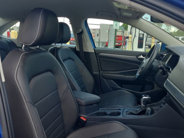 Used 2023 Volkswagen Jetta SE FWD image 18