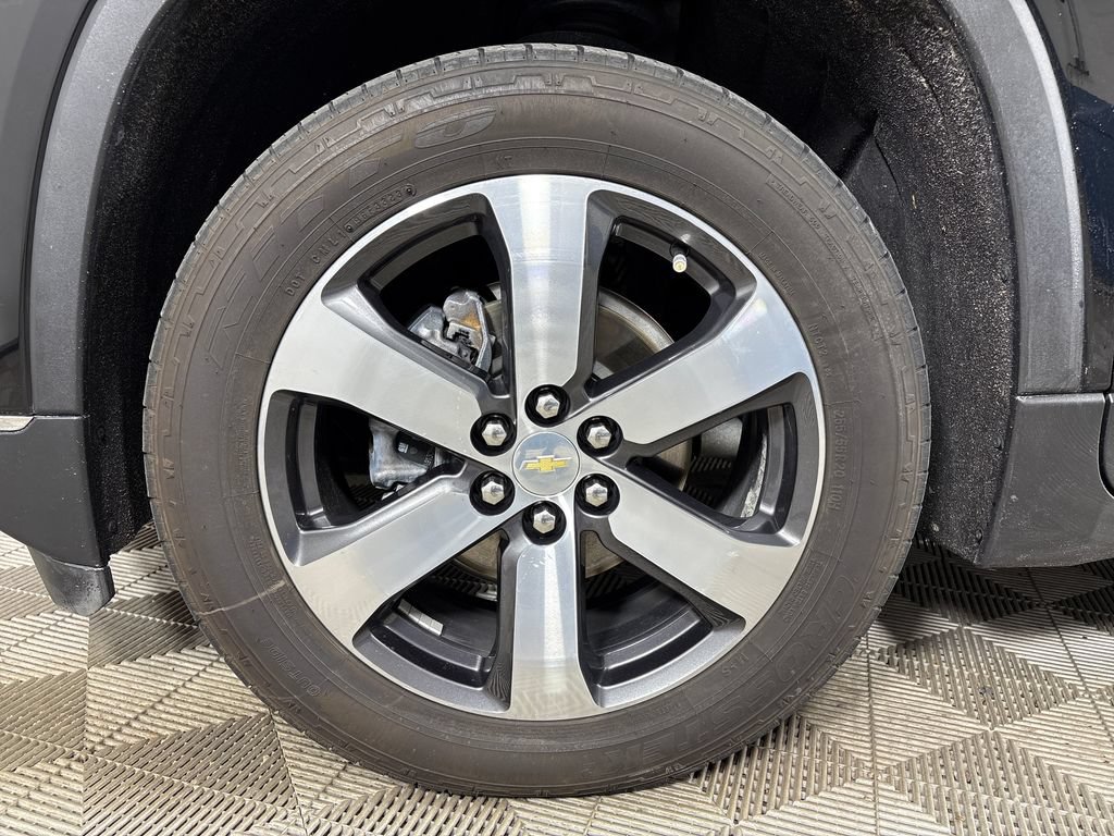 Used 2020 Chevrolet Traverse LT w/ LT Premium Package FWD image 12
