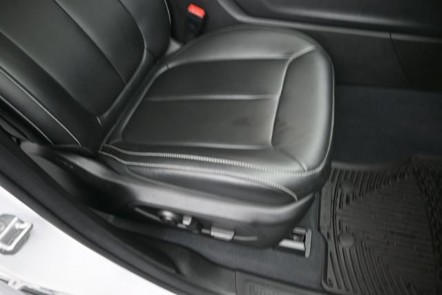 Used 2023 Jeep Grand Cherokee Limited w/ Black Appearance Package AWD/4WD image 31