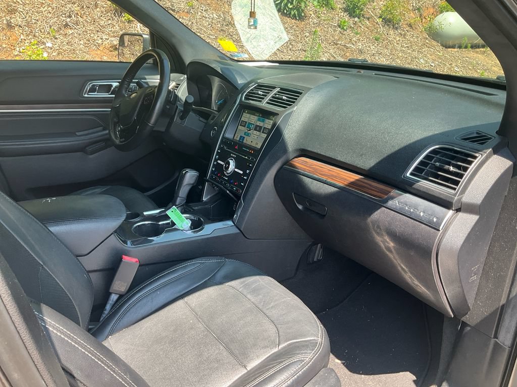 Certified 2017 Ford Explorer Limited FWD image 11