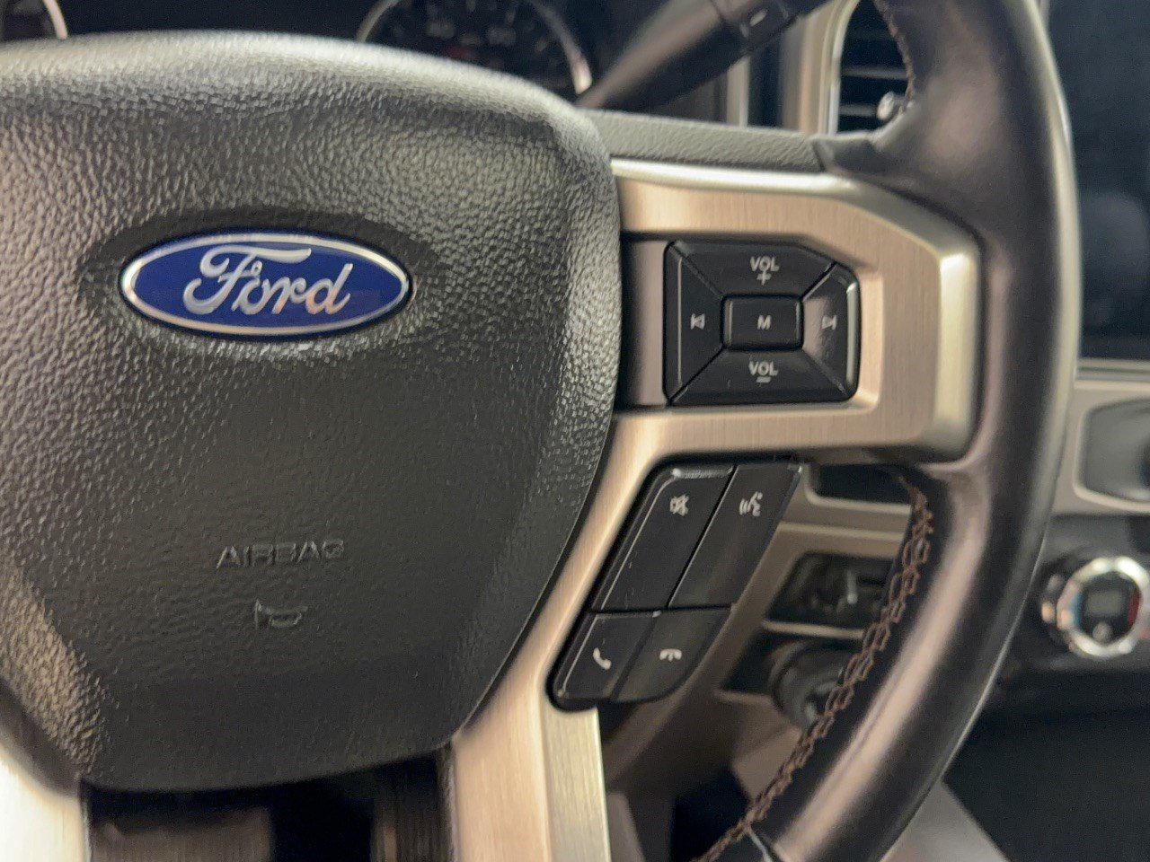 Certified 2022 Ford F350 Platinum w/ Tremor Off-Road Package AWD/4WD image 19