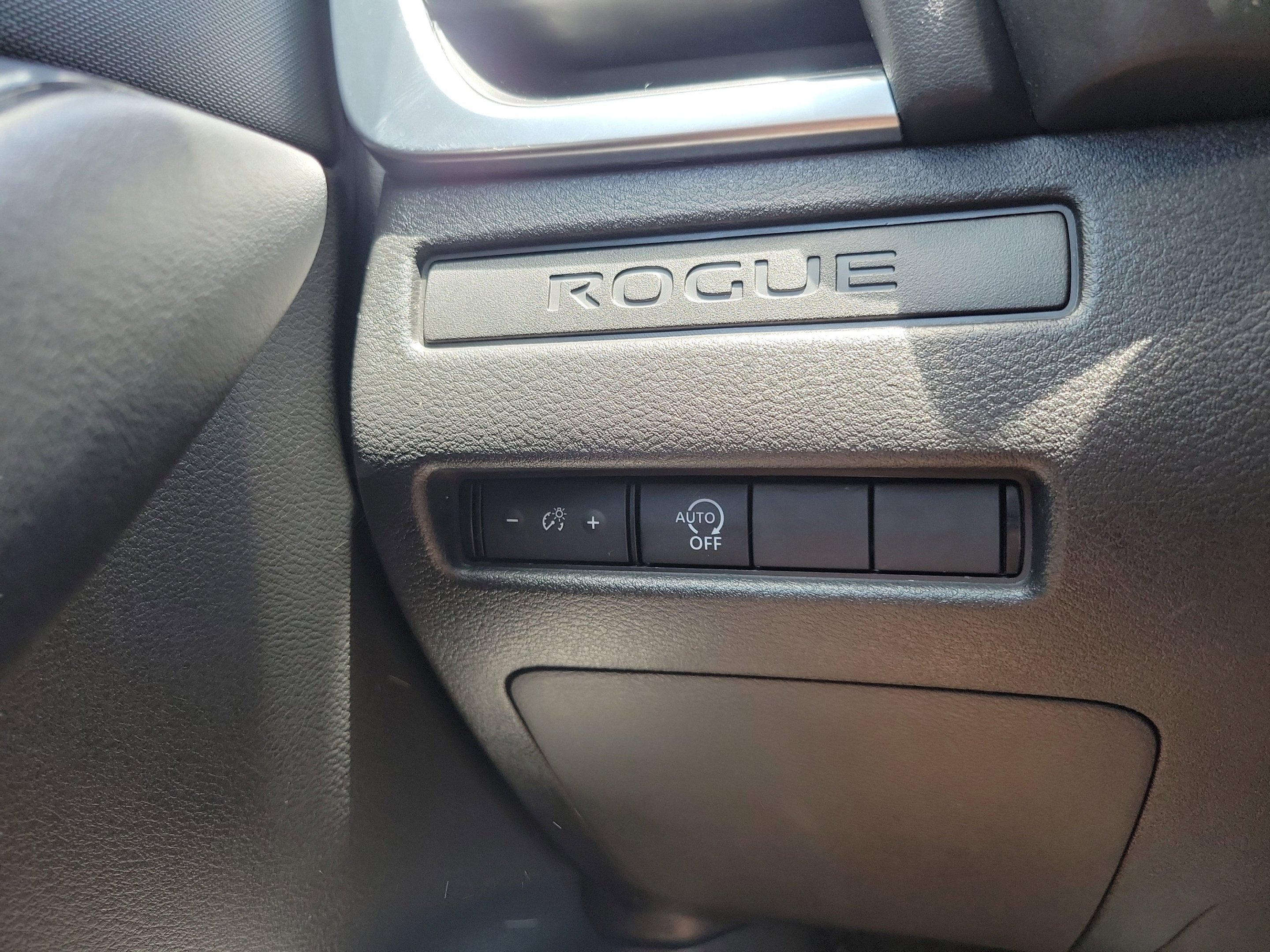 Used 2024 Nissan Rogue S AWD/4WD image 19