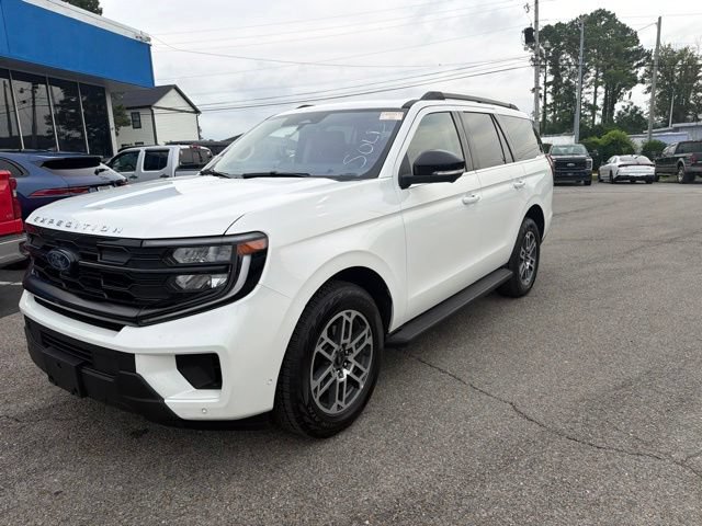 Certified 2025 Ford Expedition Active AWD/4WD image 9