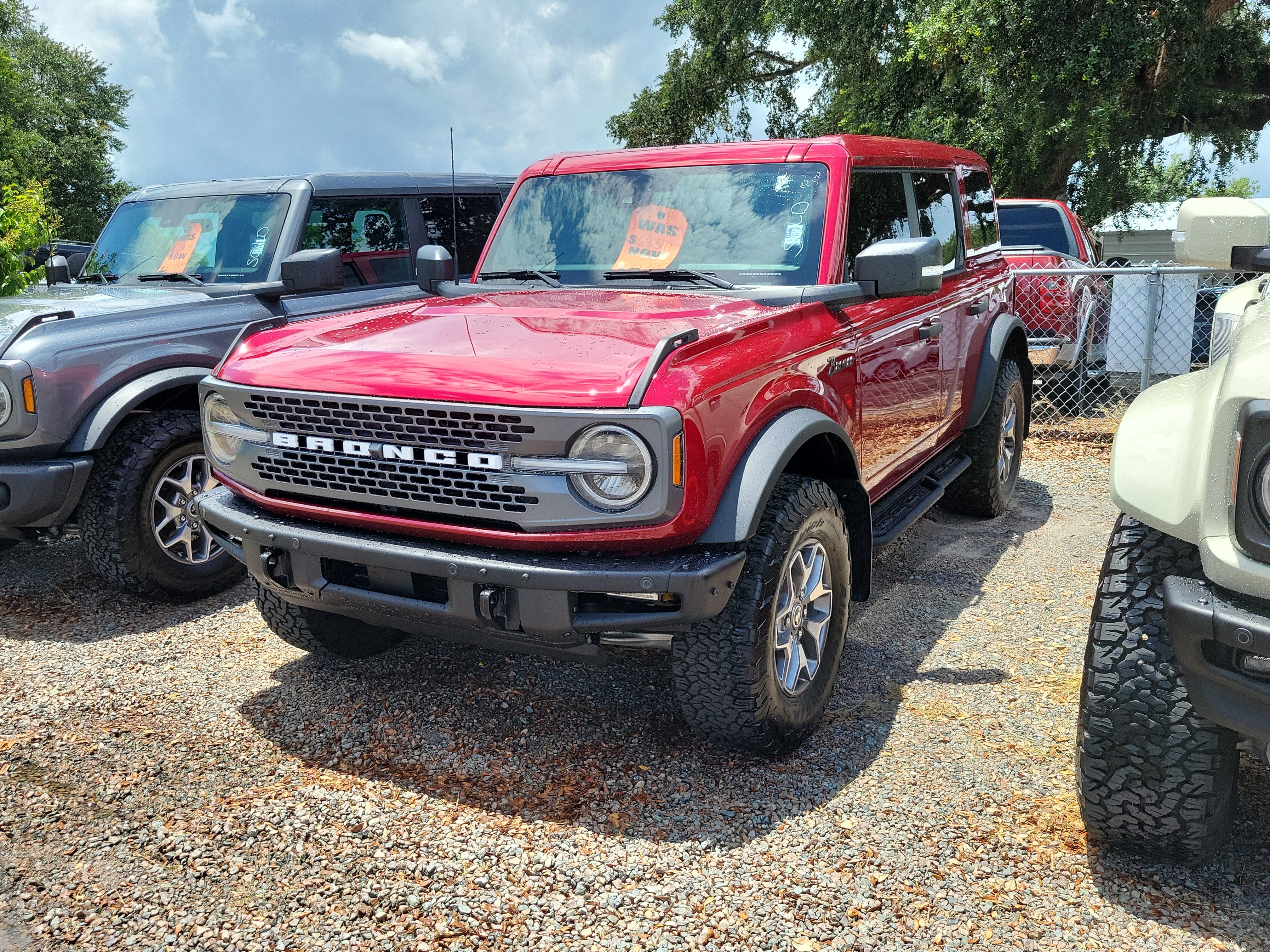Certified 2025 Ford Bronco Badlands AWD/4WD image 3