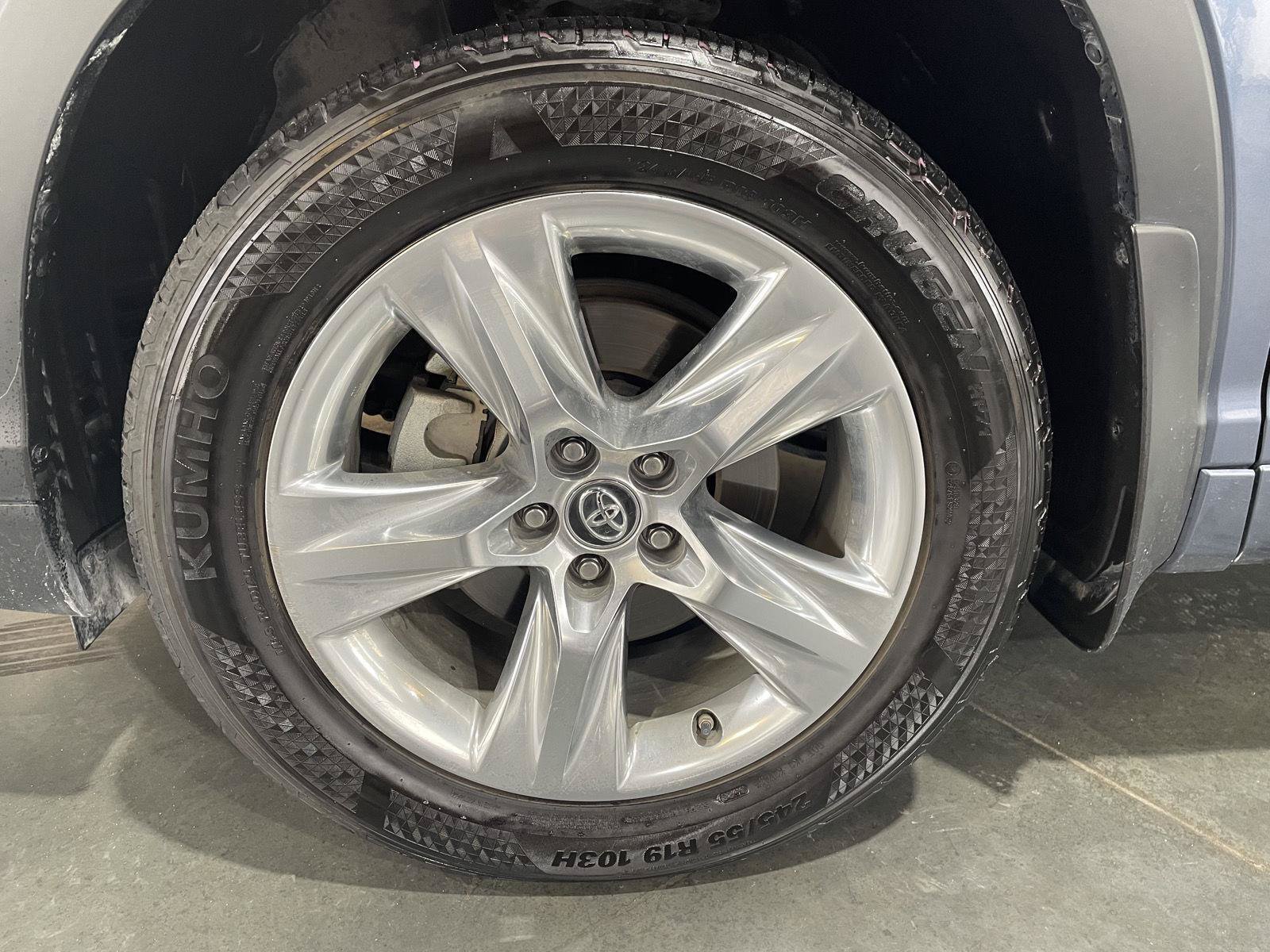 Used 2019 Toyota Highlander Limited AWD/4WD image 10