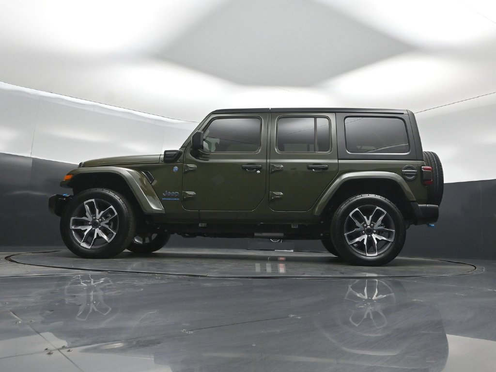 Used 2024 Jeep Wrangler Unlimited w/ Convenience Group AWD/4WD image 8