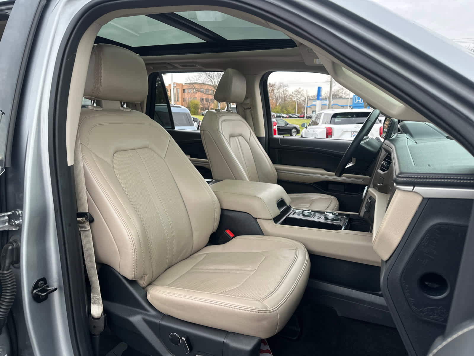 Certified 2023 Ford Expedition Limited image 33