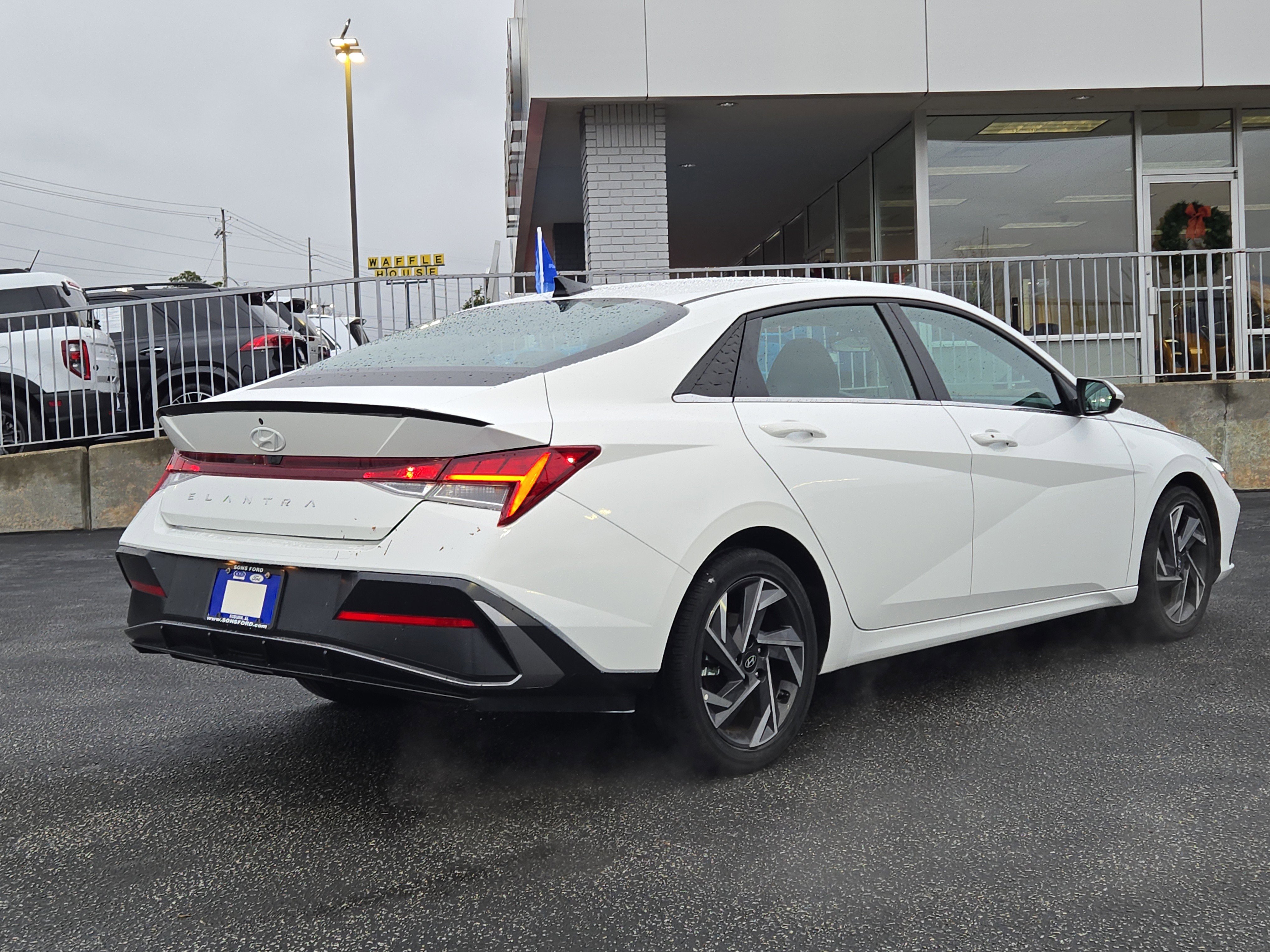 Used 2025 Hyundai Elantra SEL image 6