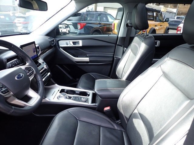 Certified 2022 Ford Explorer Limited w/ Equipment Group 301A image 16