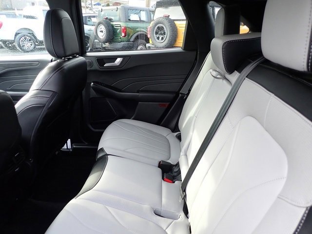 Certified 2025 Ford Escape Platinum w/ Premium Technology Package image 17