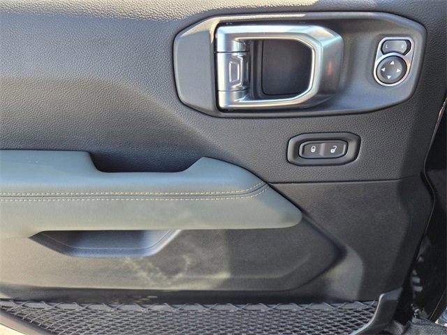 Used 2025 Jeep Gladiator Mojave w/ Convenience Group image 35