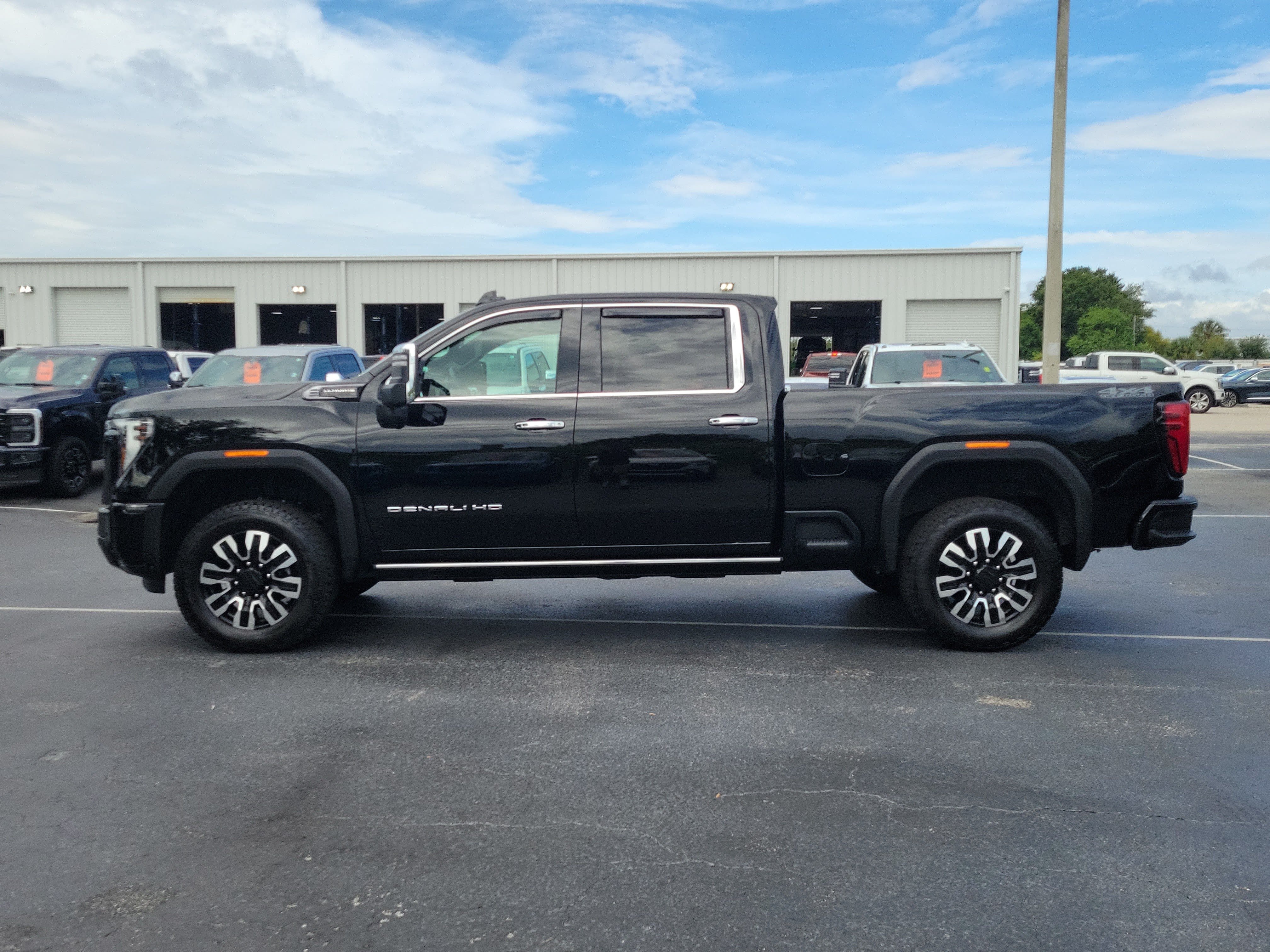 Used 2025 GMC Sierra 2500 Denali Ultimate AWD/4WD image 6