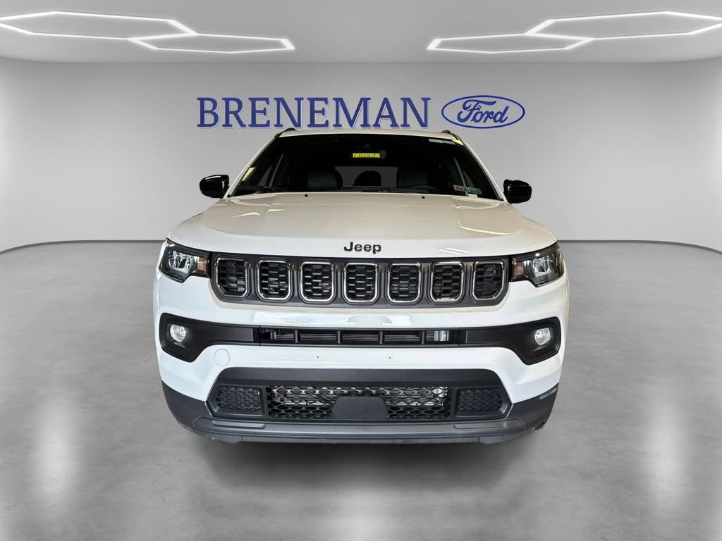 Used 2025 Jeep Compass Latitude AWD/4WD image 2