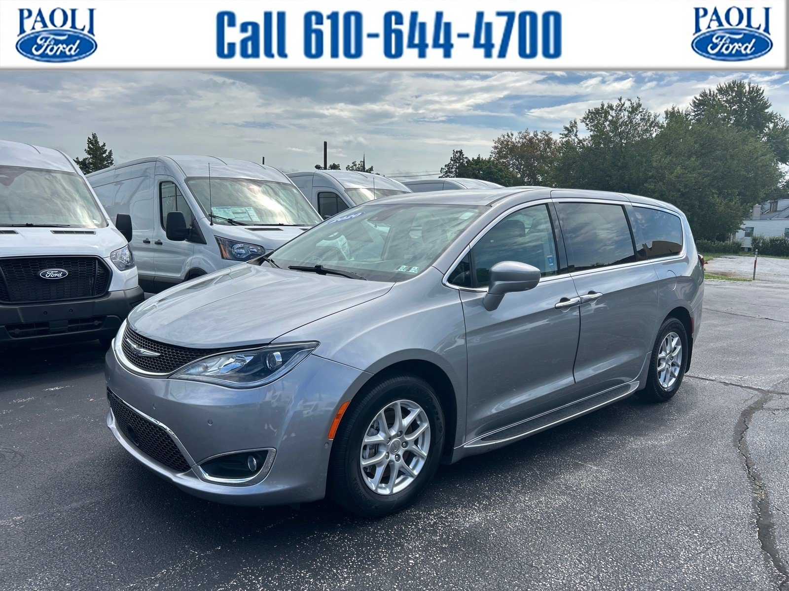 Used 2020 Chrysler Pacifica Touring w/ Advanced Safetytec Group FWD image 1