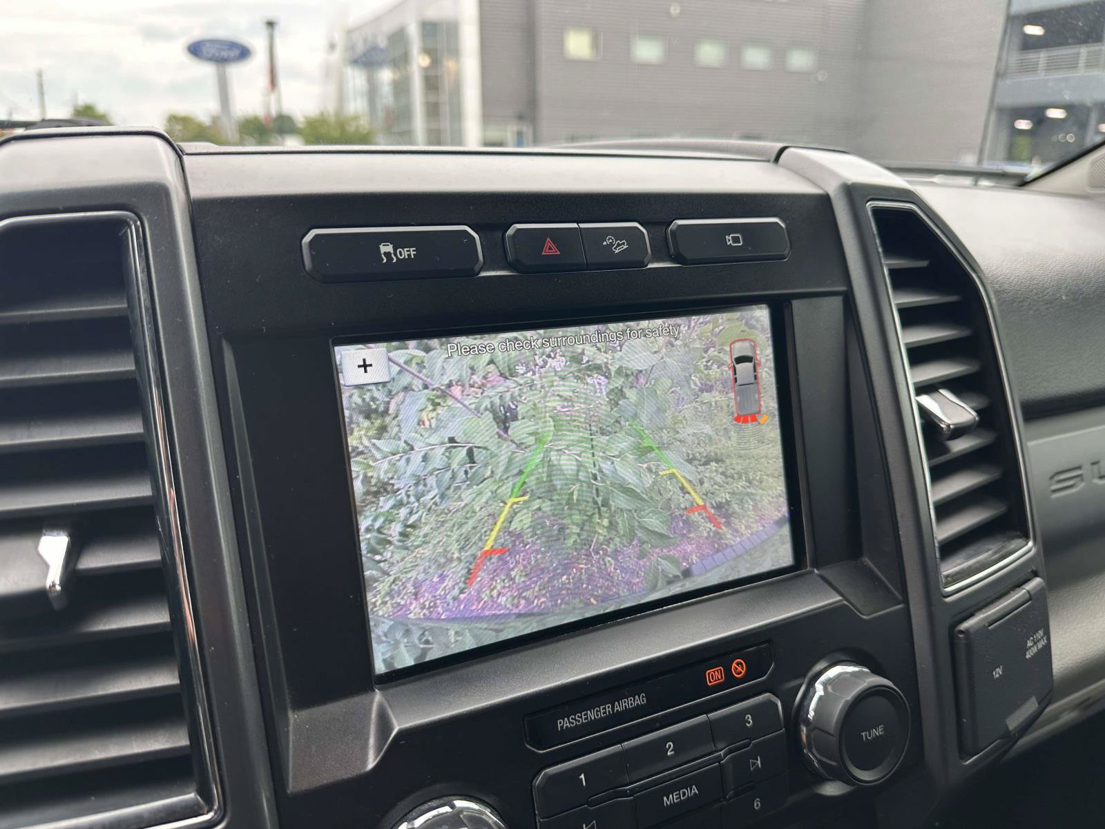 Certified 2019 Ford F250 XLT w/ XLT Premium Package AWD/4WD image 19