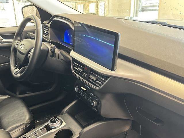 Certified 2024 Ford Escape Platinum AWD/4WD image 28