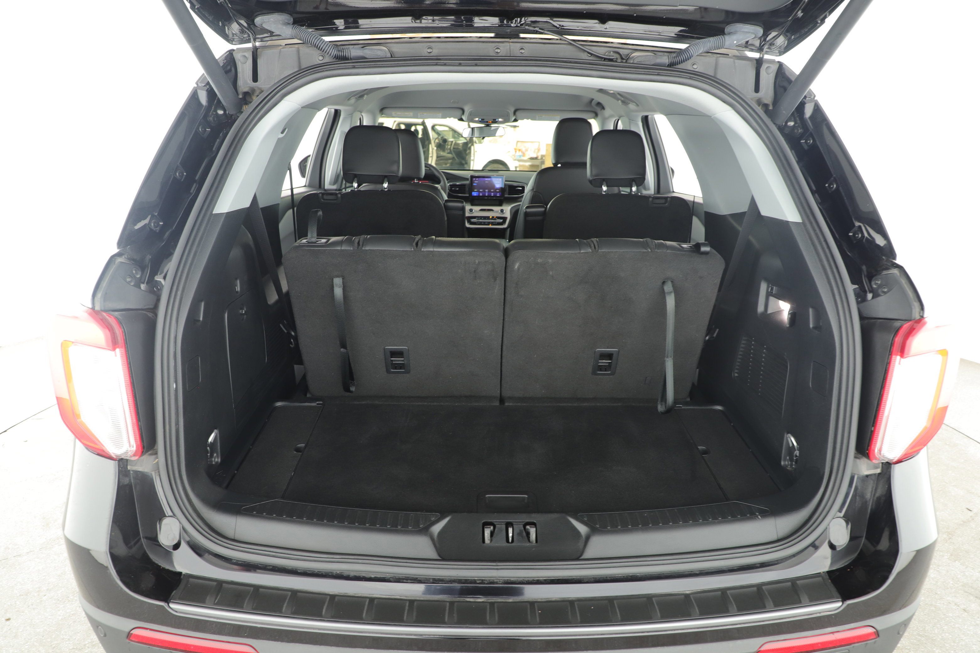 Certified 2024 Ford Explorer XLT w/ Equipment Group 202A image 5