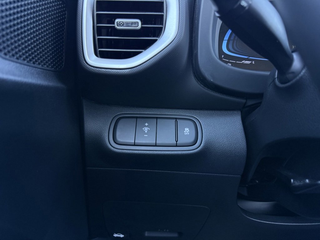 Used 2025 Hyundai Venue SEL image 13
