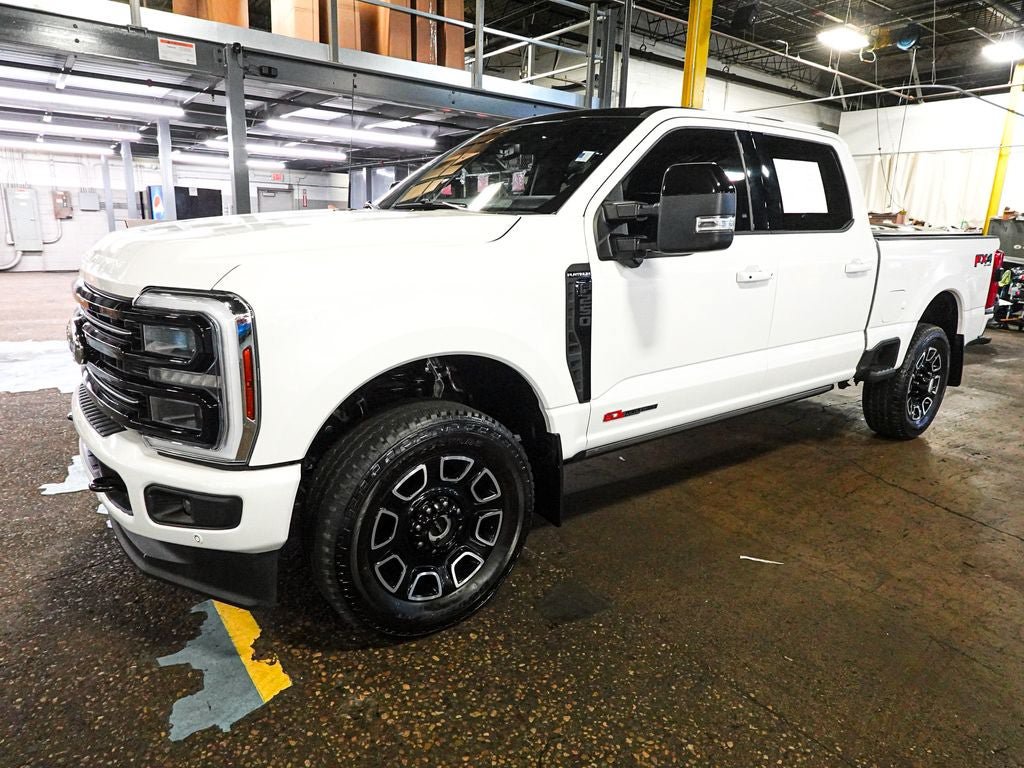 Certified 2025 Ford F250 Platinum w/ FX4 Off-Road Package AWD/4WD image 3