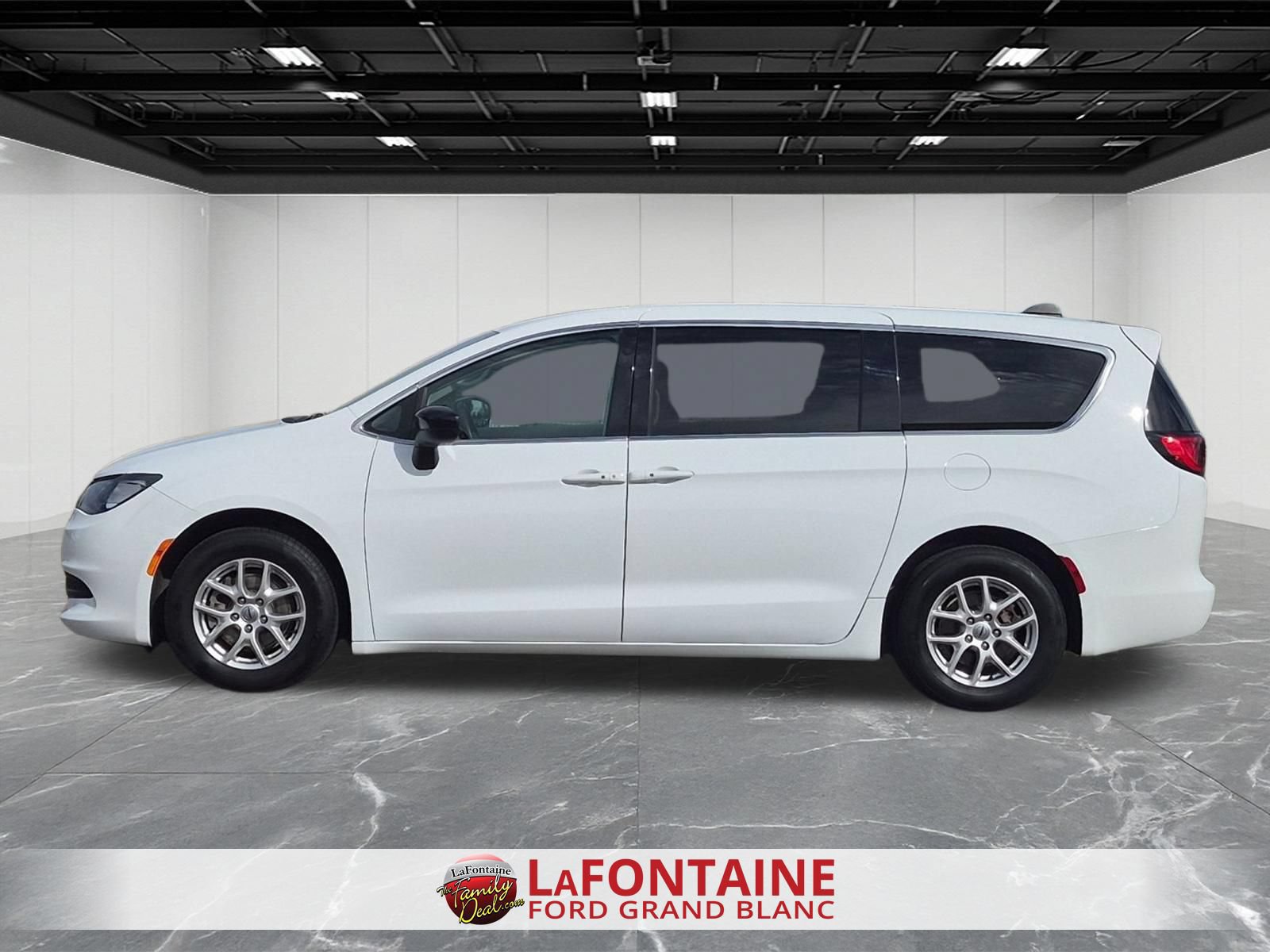 Used 2024 Chrysler Voyager LX FWD image 2