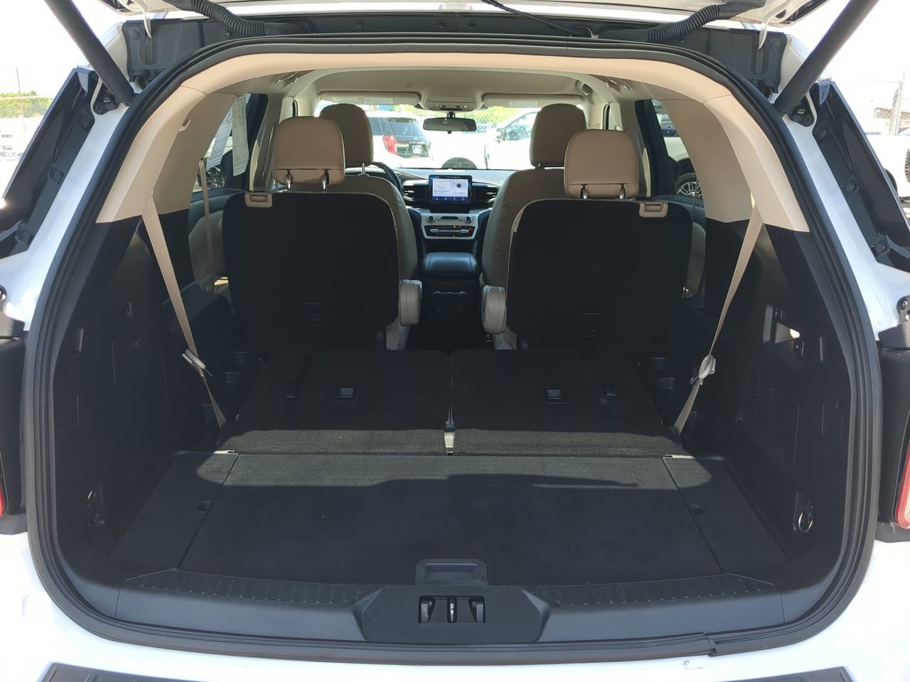 Certified 2021 Ford Explorer XLT RWD image 11