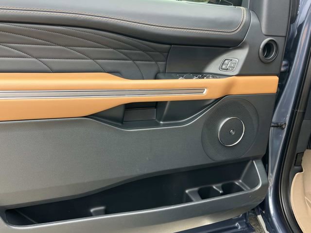 Certified 2022 Ford Expedition Max Platinum RWD image 33