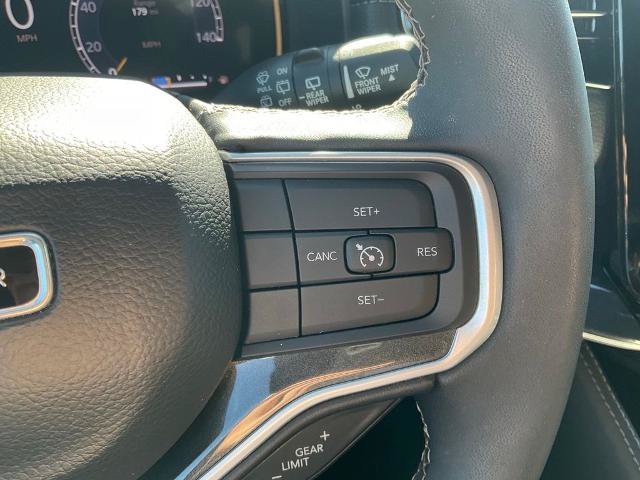 Used 2022 Jeep Wagoneer Series I AWD/4WD image 8