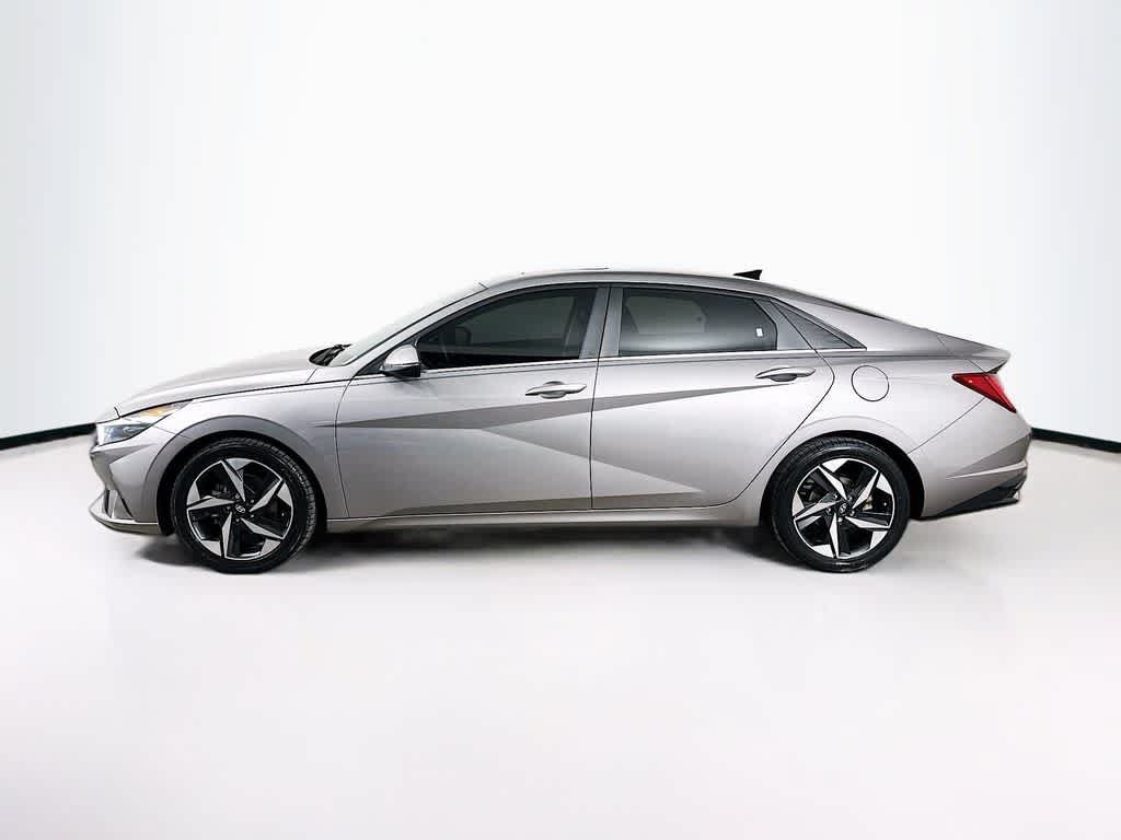 Used 2022 Hyundai Elantra Limited FWD image 3