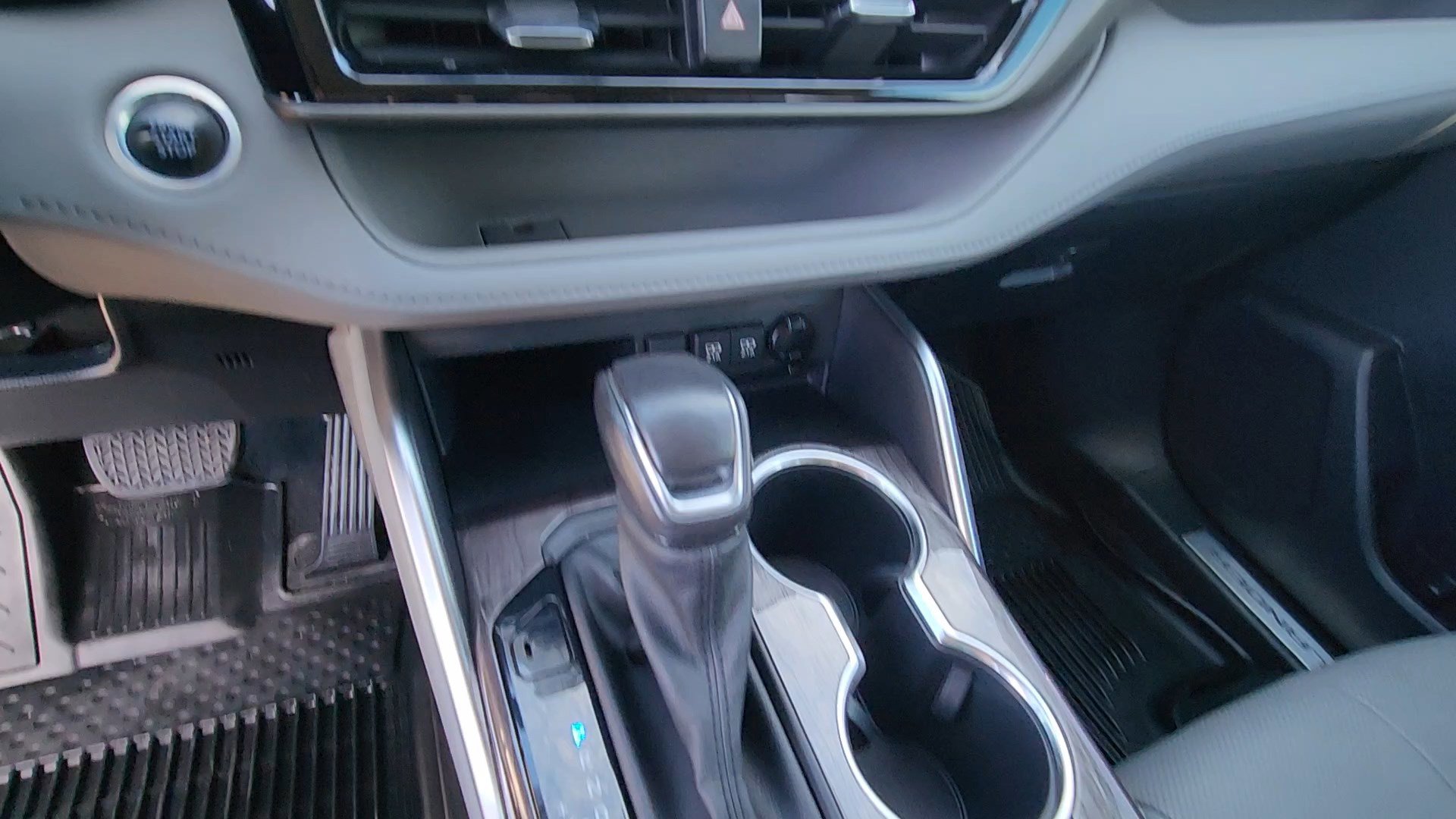 Used 2021 Toyota Highlander Limited image 25