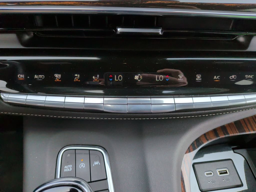 Used 2023 Cadillac Escalade Premium Luxury w/ Performance Package AWD/4WD image 23