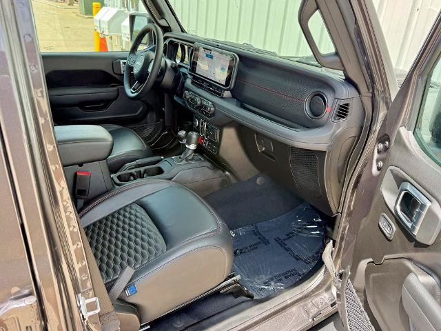 Used 2025 Jeep Wrangler Unlimited Rubicon w/ Safety Group AWD/4WD image 21