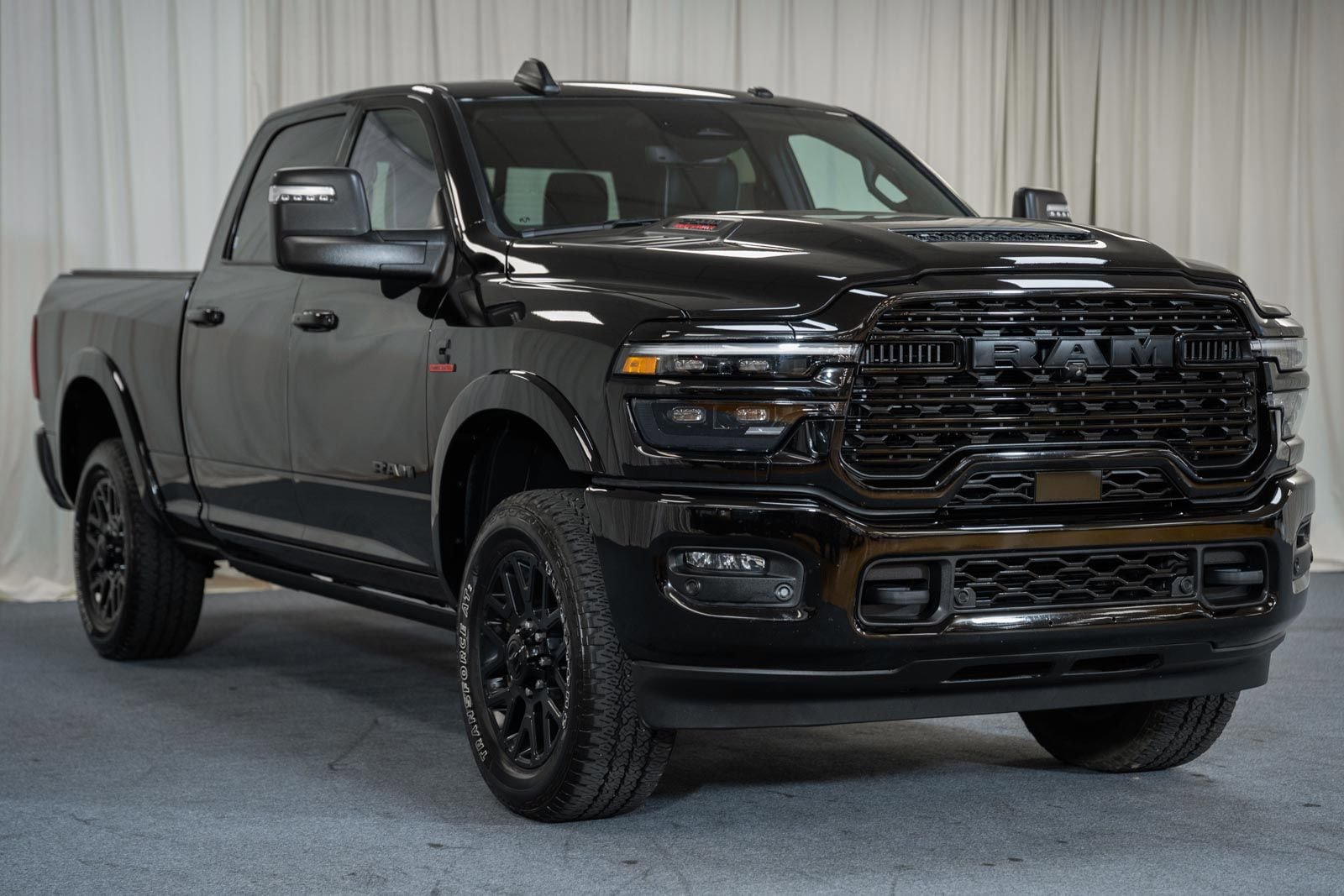 Used 2025 RAM 2500 Limited AWD/4WD image 1